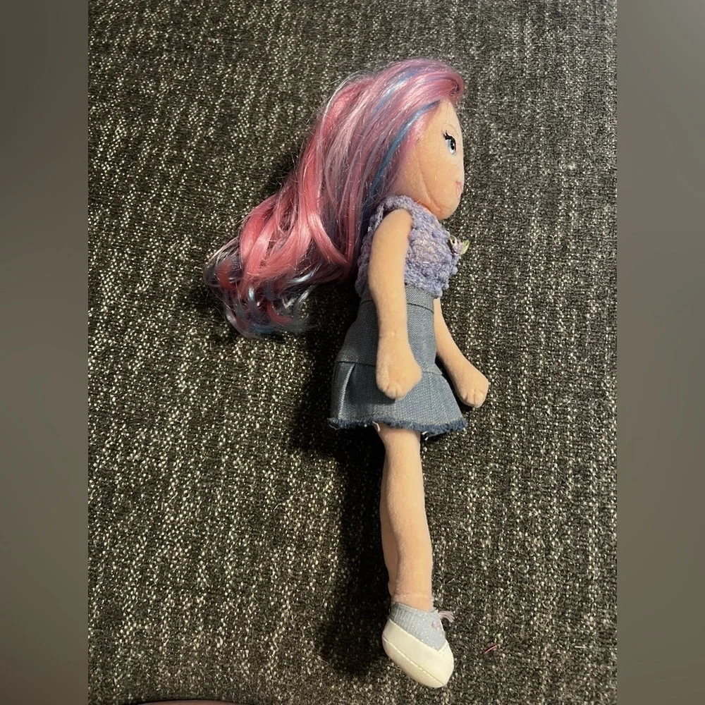 2008 TY Girlz Lovable Lilly Pink/Blue Hair Poseable Plush Doll